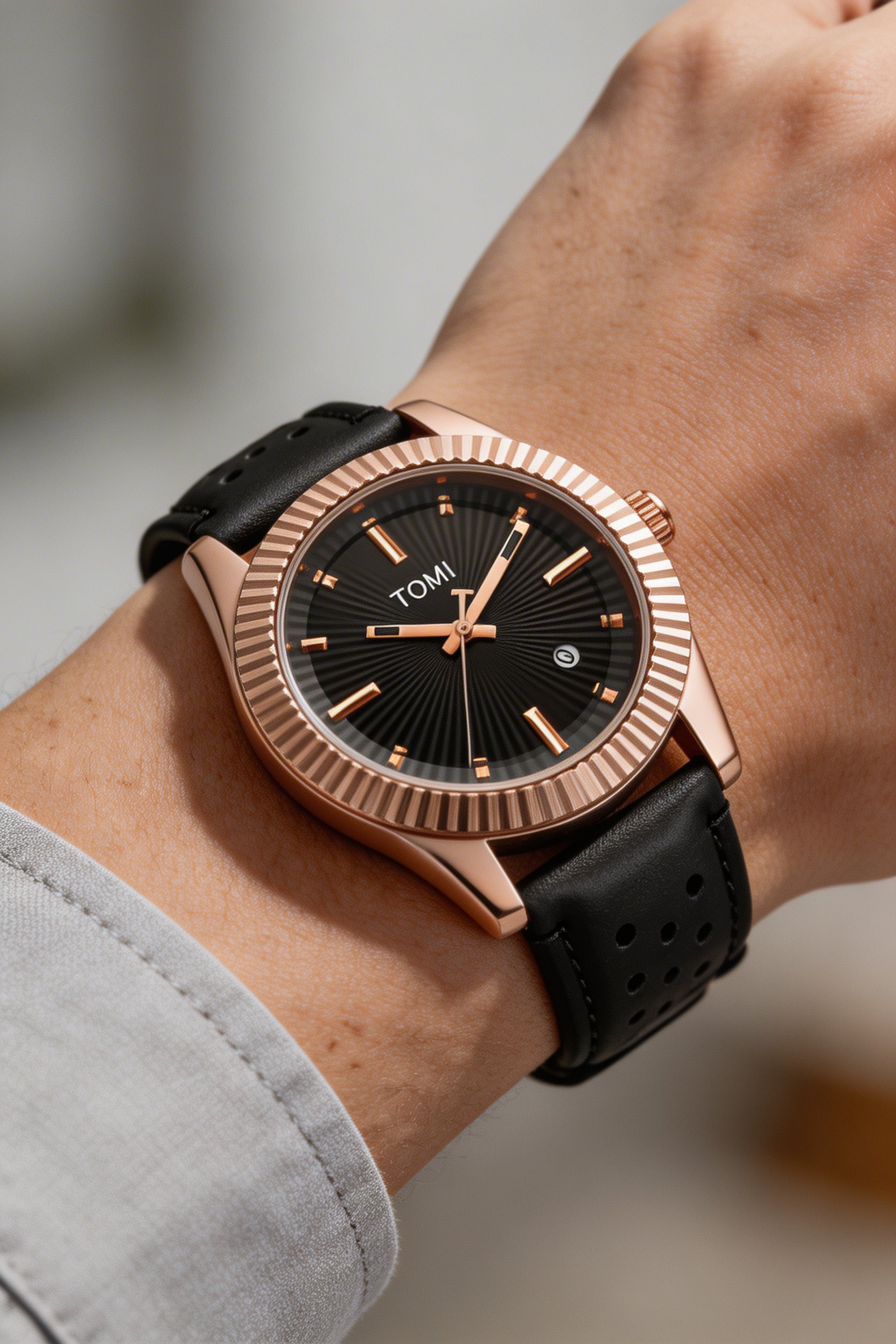 Tomi Watch: Sleek, Elegant & Versatile Timepiece