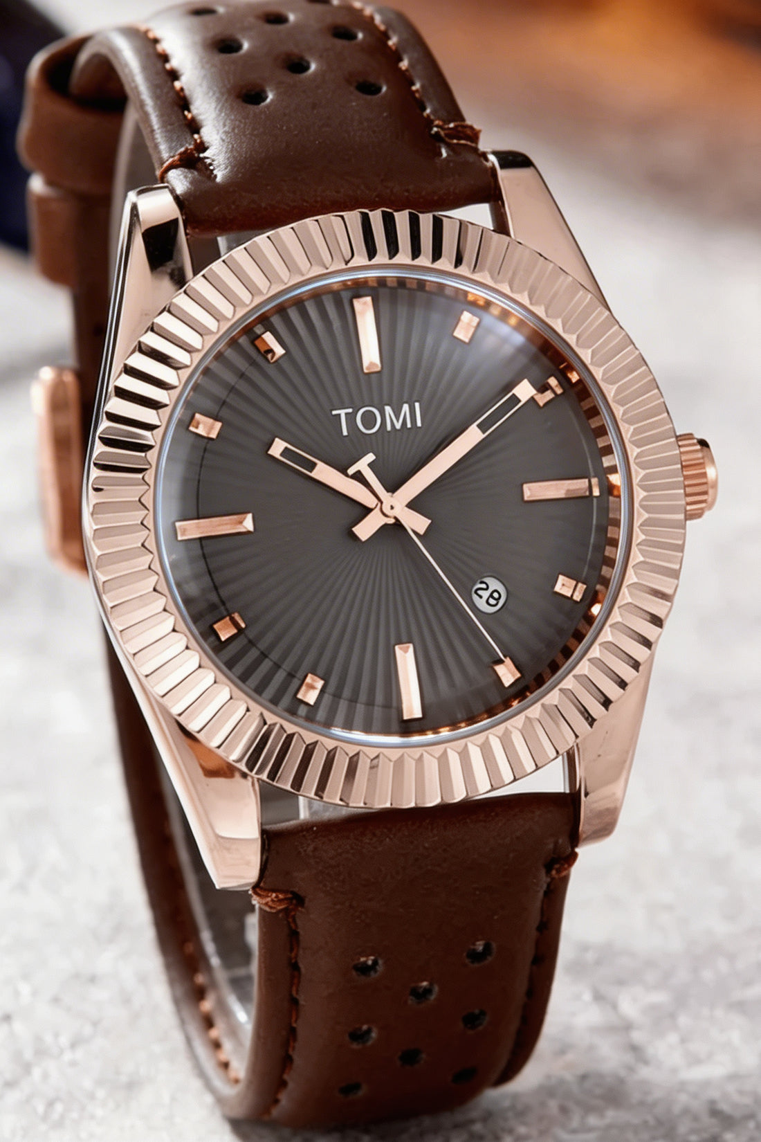 Tomi Watch: Sleek, Elegant & Versatile Timepiece